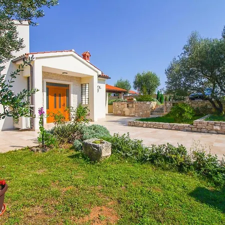 Lavinia In Kavran Villa *